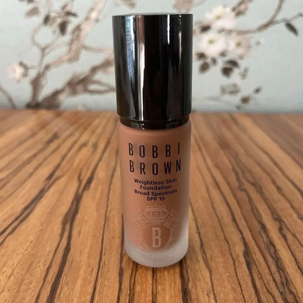 Bobbi Brown Weightless Skin Foundation SPF 15 Cool Espresso